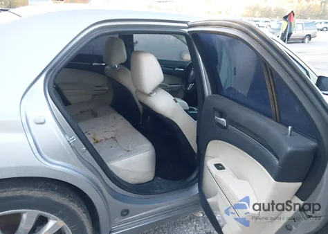 2018 Chrysler 300 Limited z USA, uszkodzony, nr VIN 2C3CCAEG7JH126955